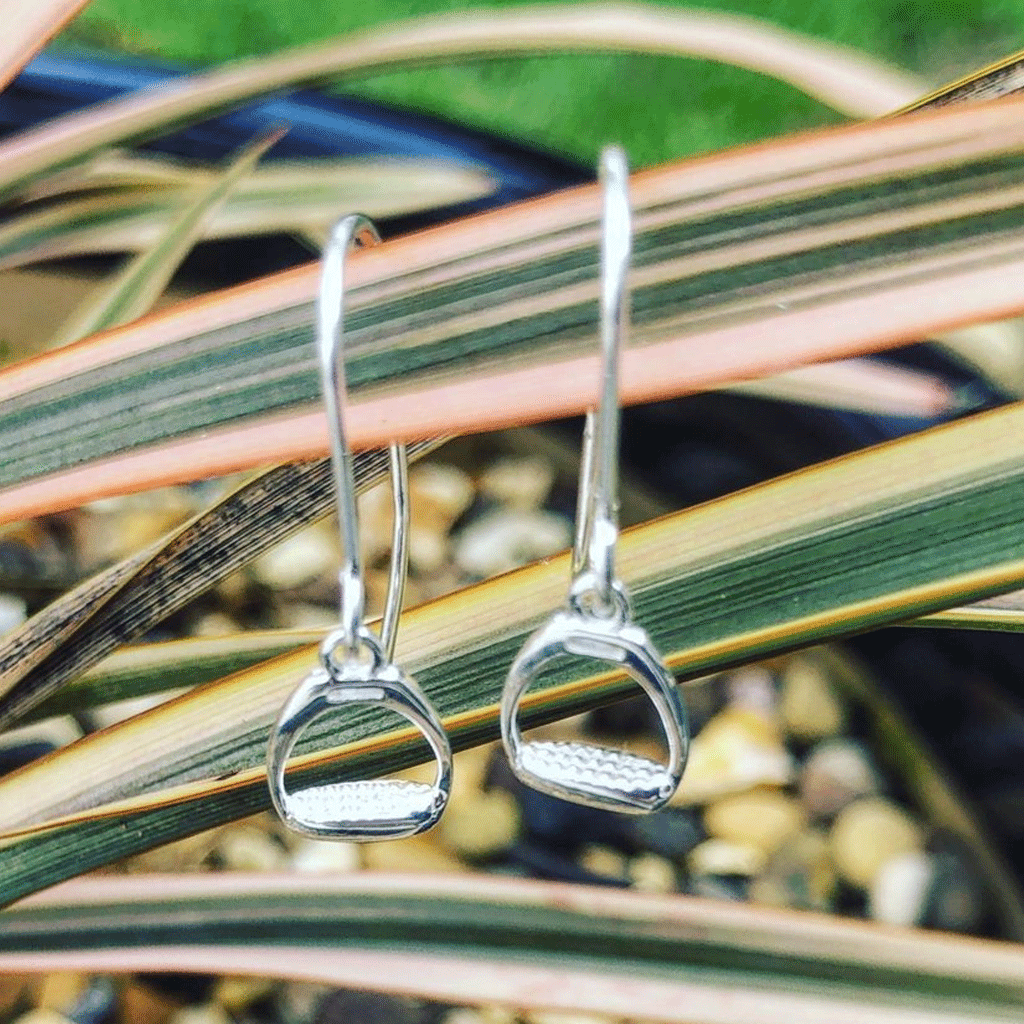 stirrup-earrings-jewellery