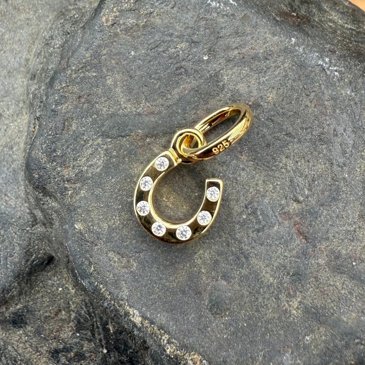 gemmaj-gold-horseshoe-charm-cotswoldjewellery